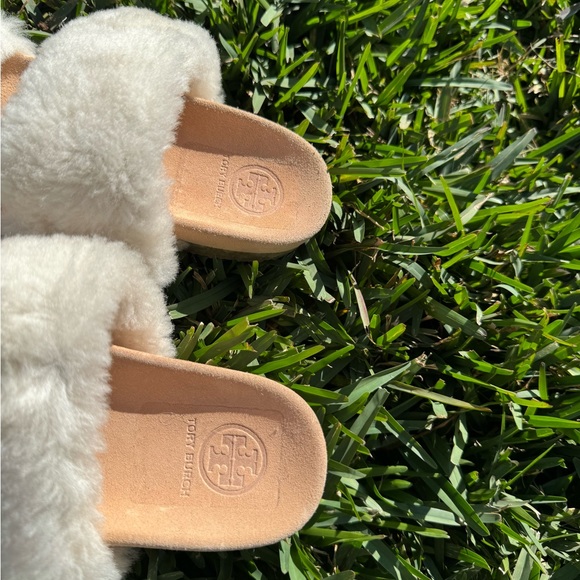 Tory Burch Sheldon Shearling Two-Band Slide in Neutral size 6.5 women - Picture 5 of 15